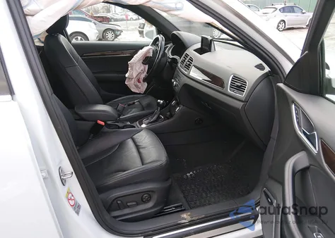 2015 Audi Q3 2.0T Premium Plus z USA, uszkodzony, nr VIN WA1GFCFS6FR005841